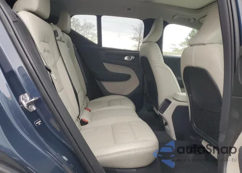 2022 Volvo Xc40 T5 Momentum z USA, uszkodzony, nr VIN YV4162UK3N2652954